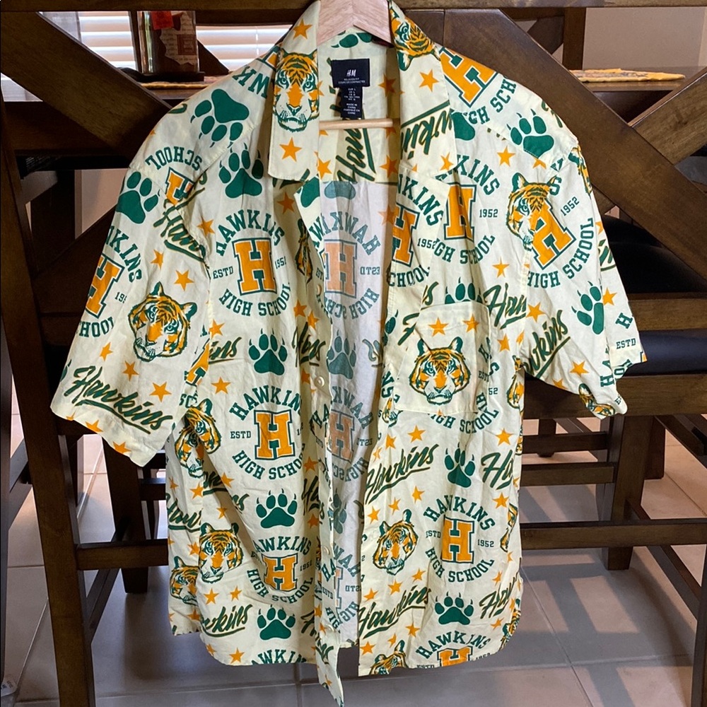 H&M x Stranger Things Hawkins High School Tigers Green Yellow Button Down-Large